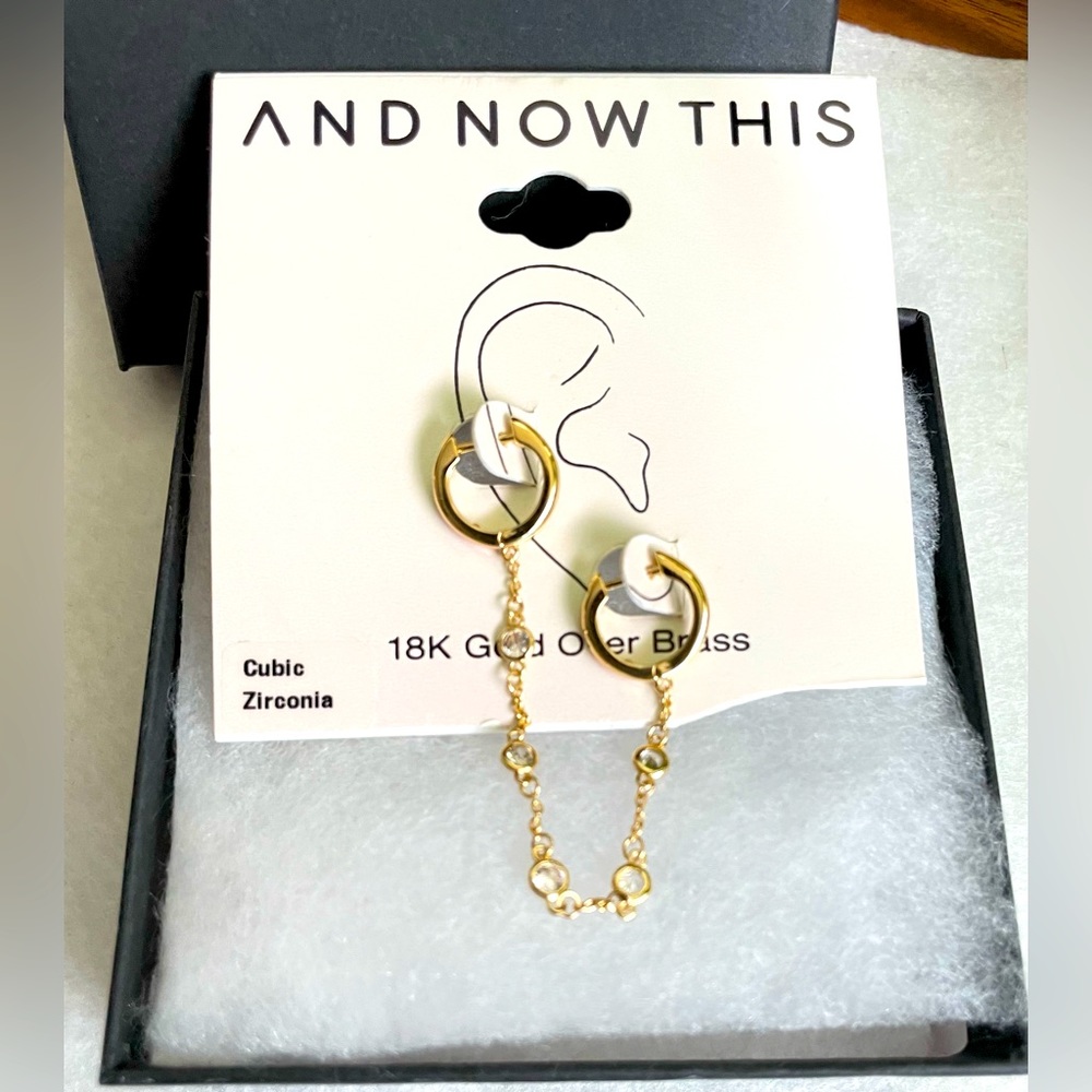 Beautiful Cubic Zirconia Bezel
Duo Hole Chain Earrings, NWT!